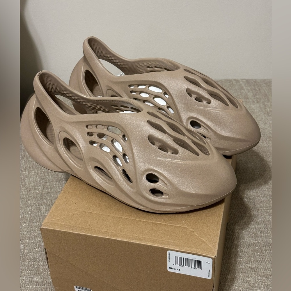 YEEZY FOAM RUNNER 'MIST'